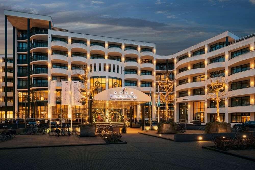 Van Der Valk Theaterhotel Алмело Экстерьер фото