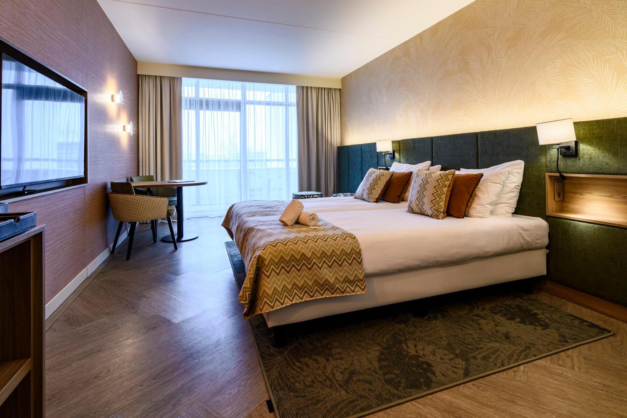 Van Der Valk Theaterhotel Алмело Экстерьер фото