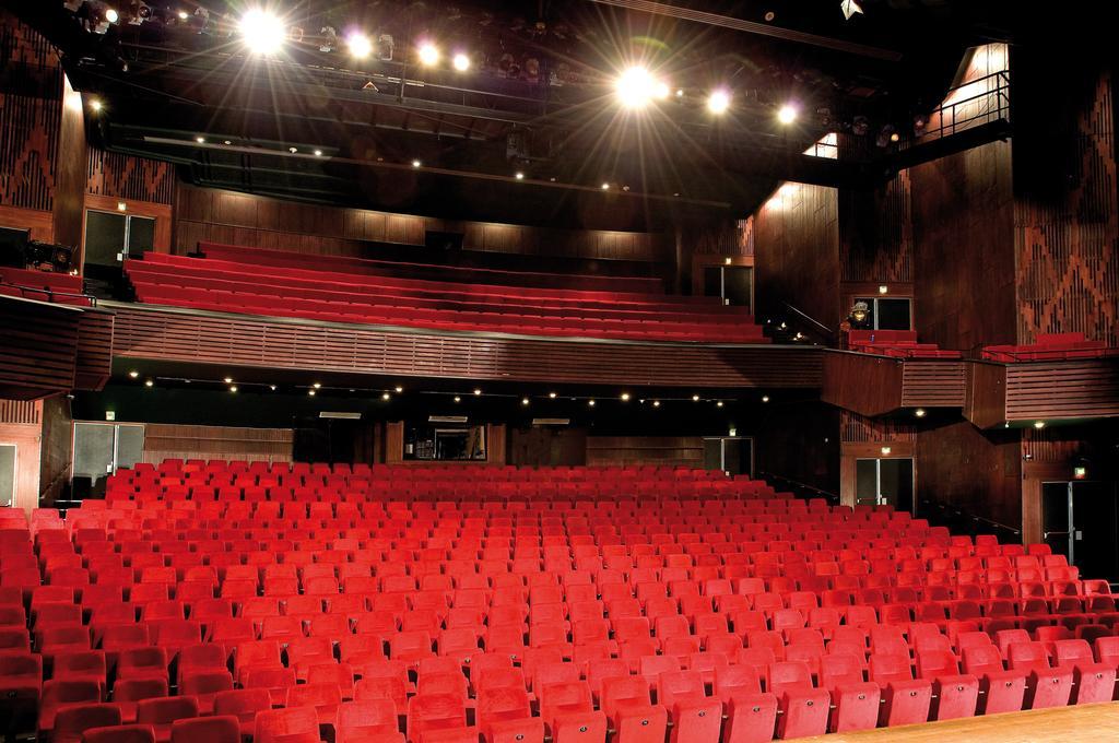 Van Der Valk Theaterhotel Алмело Экстерьер фото